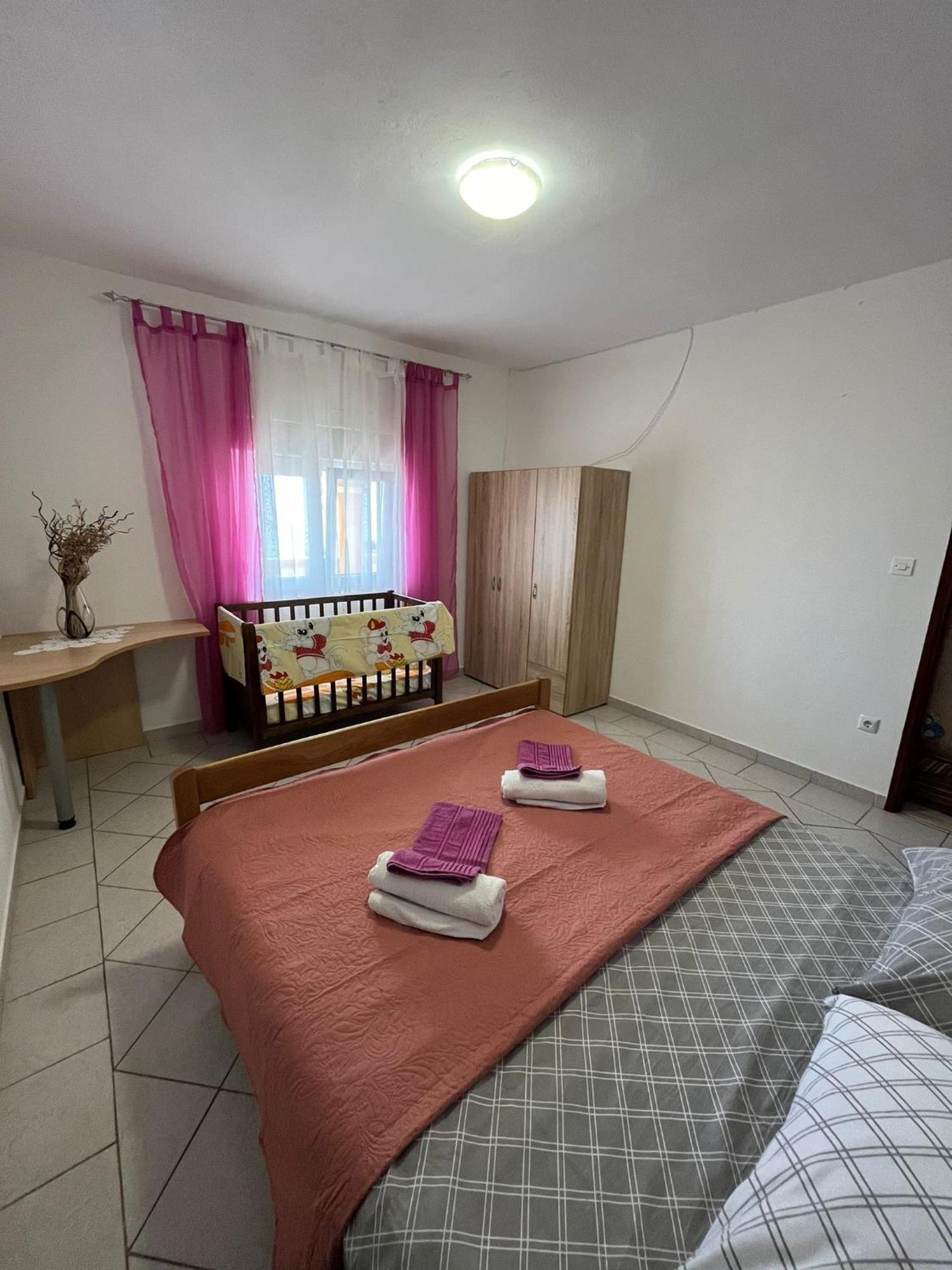 Apartmani Mirjana Tribanj Kruscica Bagian luar foto